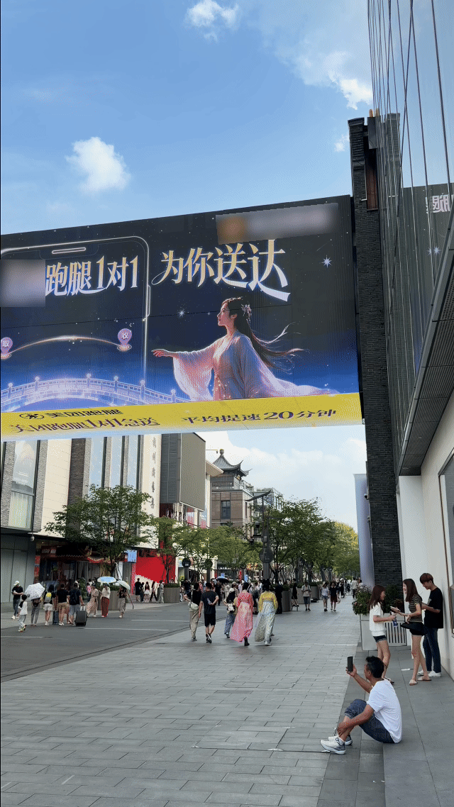 去杭州西湖打卡现代人的鹊桥当古典浪漫遇上现代速度，“现代人的鹊桥”这个称呼真的恰