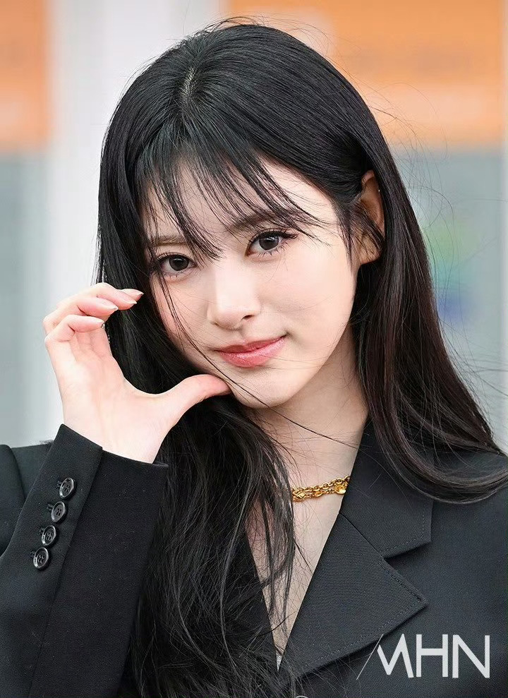 Anna  x  Chloé 2026秋冬大秀，Chloé全球品牌大使Anna前