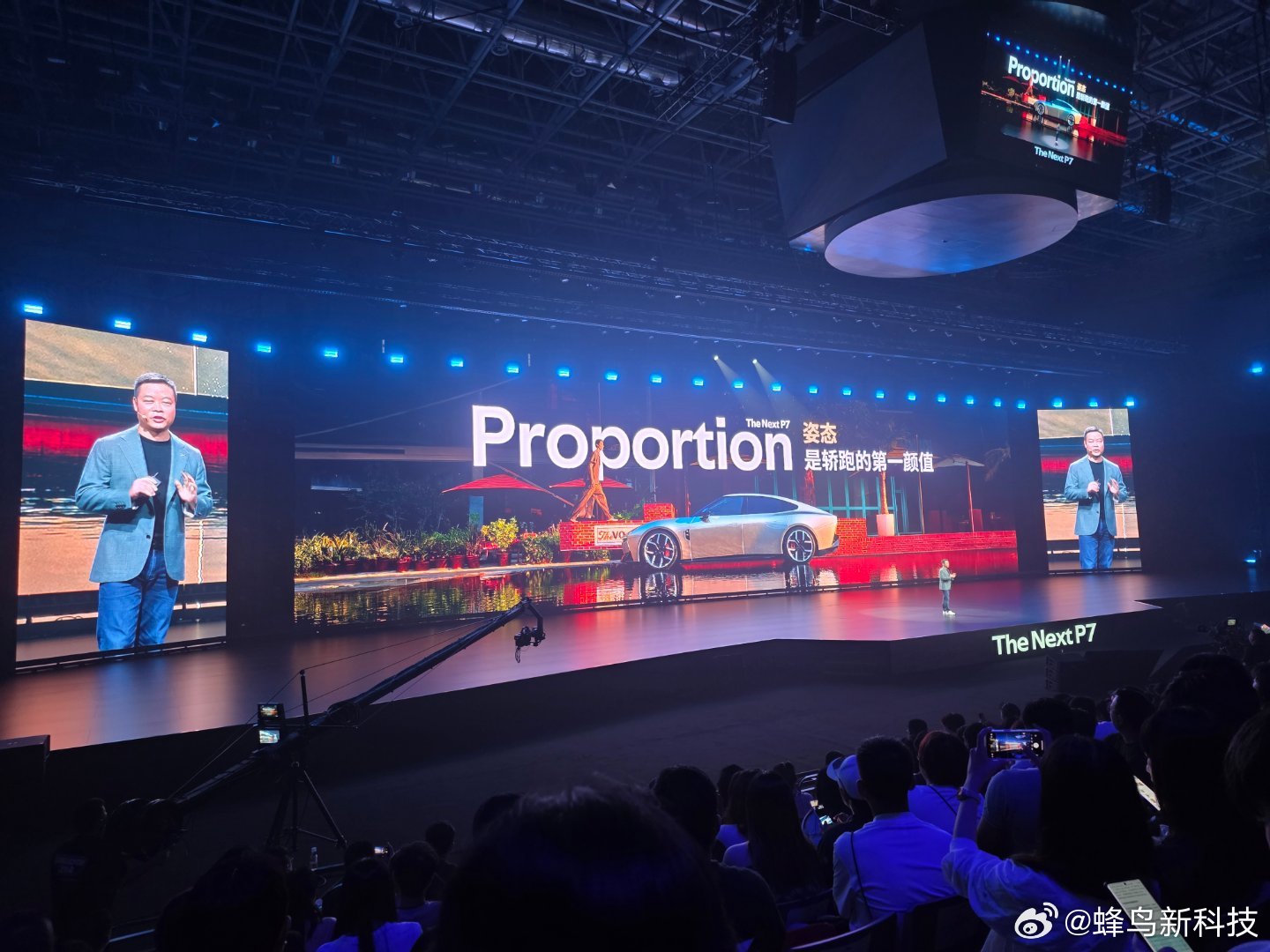 全新小鹏P7中国首秀 全新小鹏P7在外观设计上真的非常漂亮，是一种很低趴的姿态时