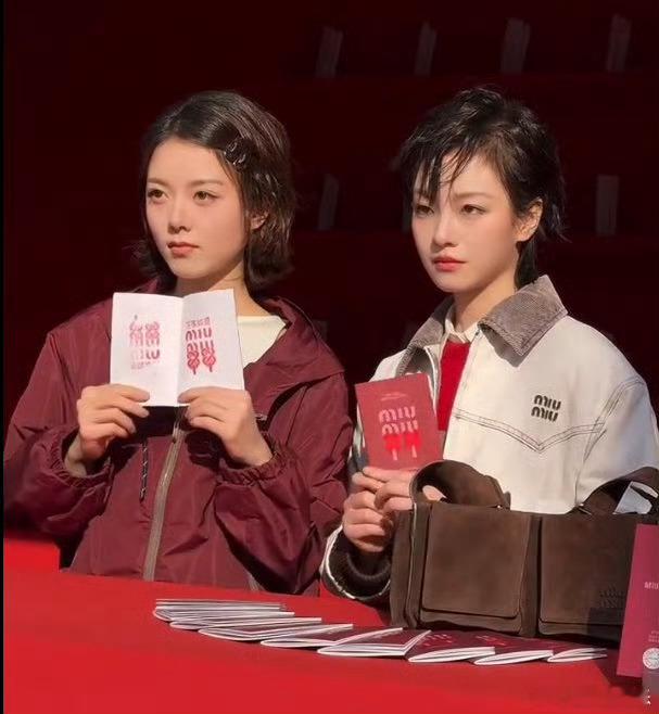 李庚希雷霆发型李庚希miumiu雷霆发型 这什么造型啊