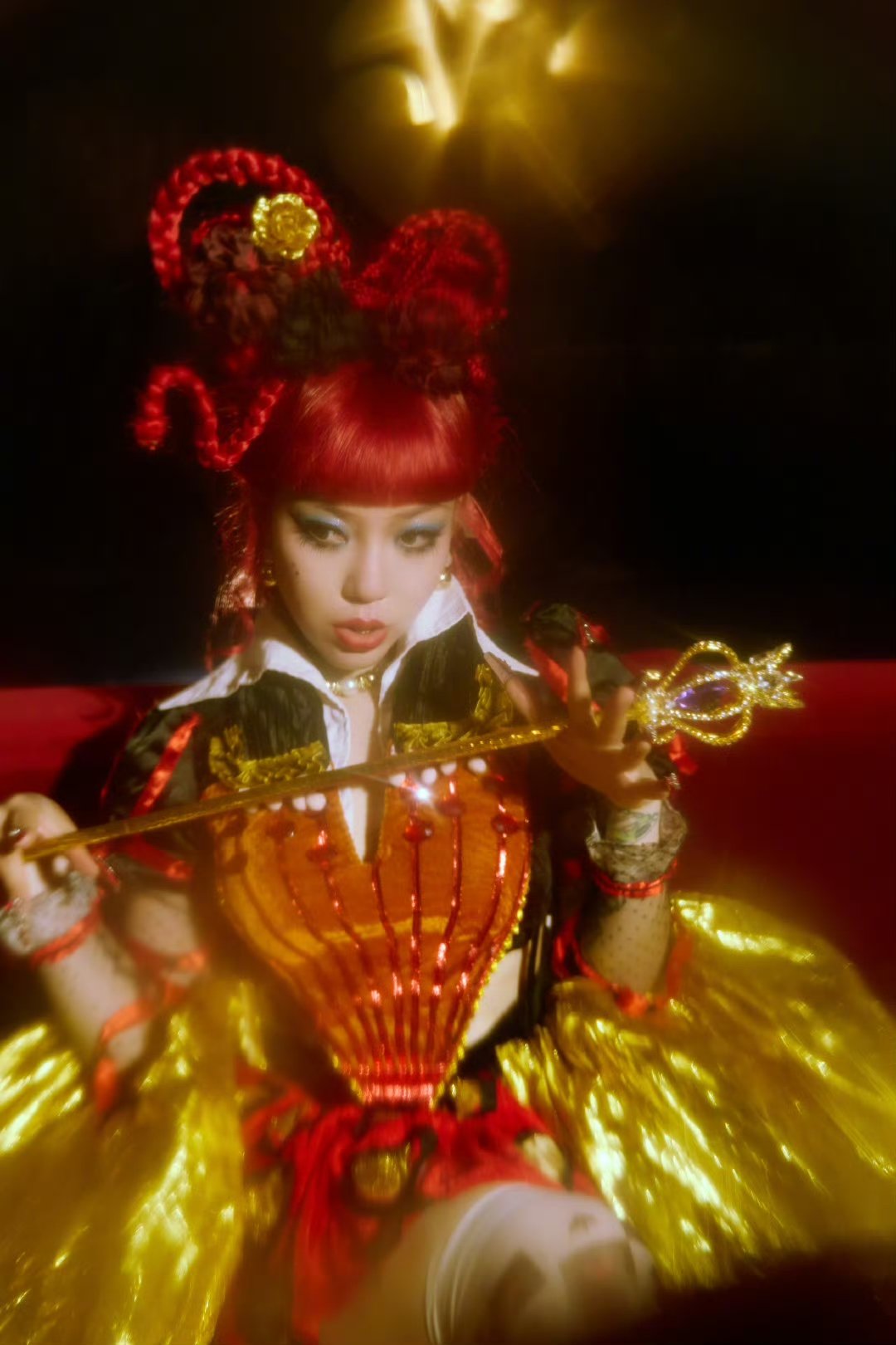 #吴莫愁闯进了cos圈##吴莫愁女王气场# 吴莫愁也闯进cos圈了 气场和红皇后