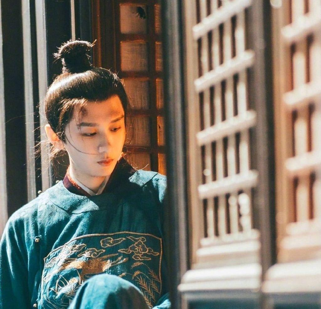 成毅成毅两京十五日痛楼剧宣cy成毅 
成毅哥哥给人的感觉就是干净明亮，如沐春风