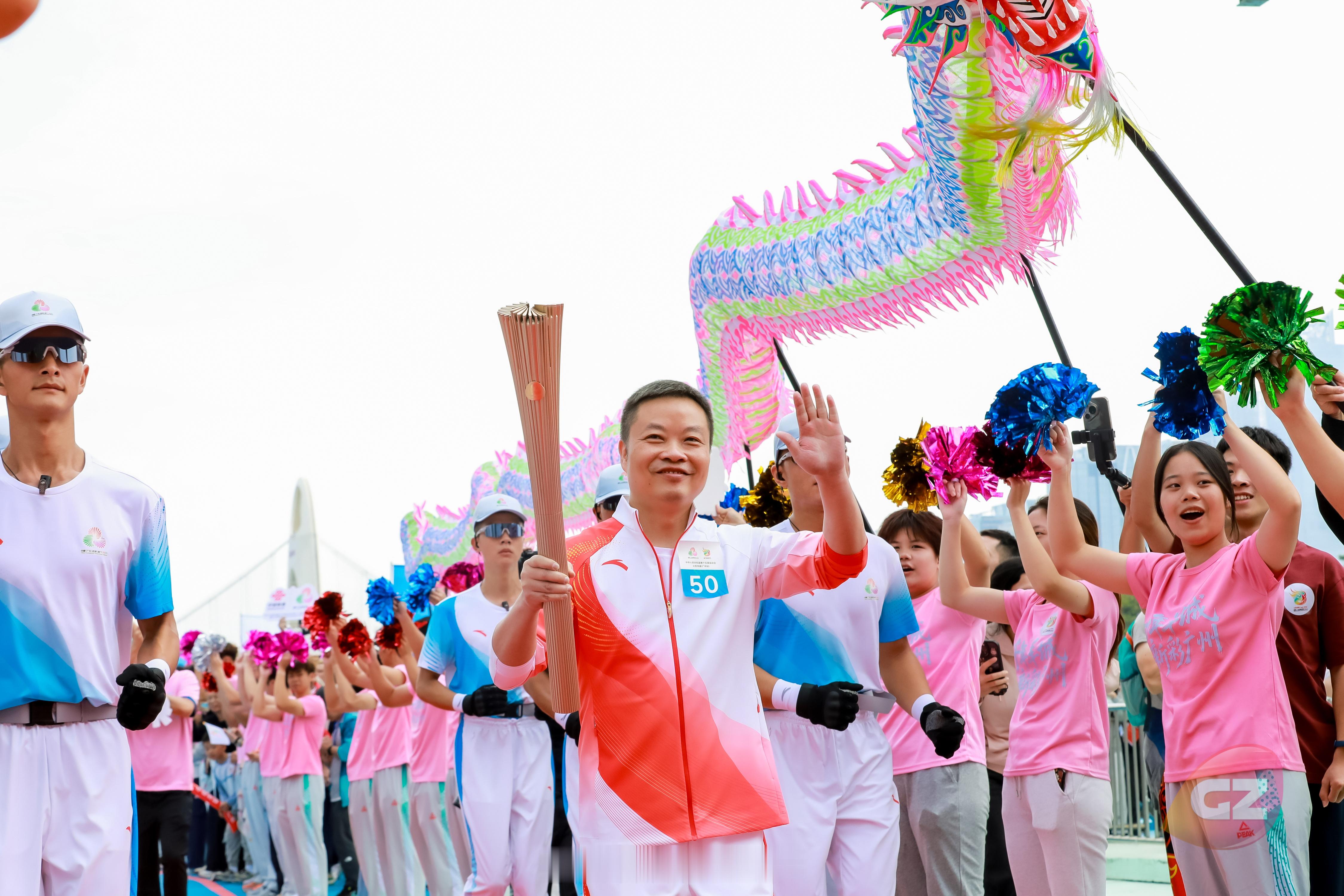 【全运会火炬传递圆满结束 何小鹏广州压轴点燃科技圣火】刚刚，第十五届全运会火炬传