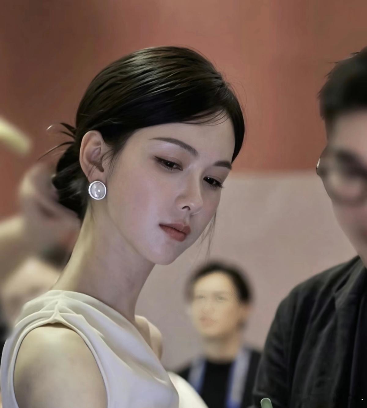 陈都灵[超话] 这么漂亮什么意思！ ​​​