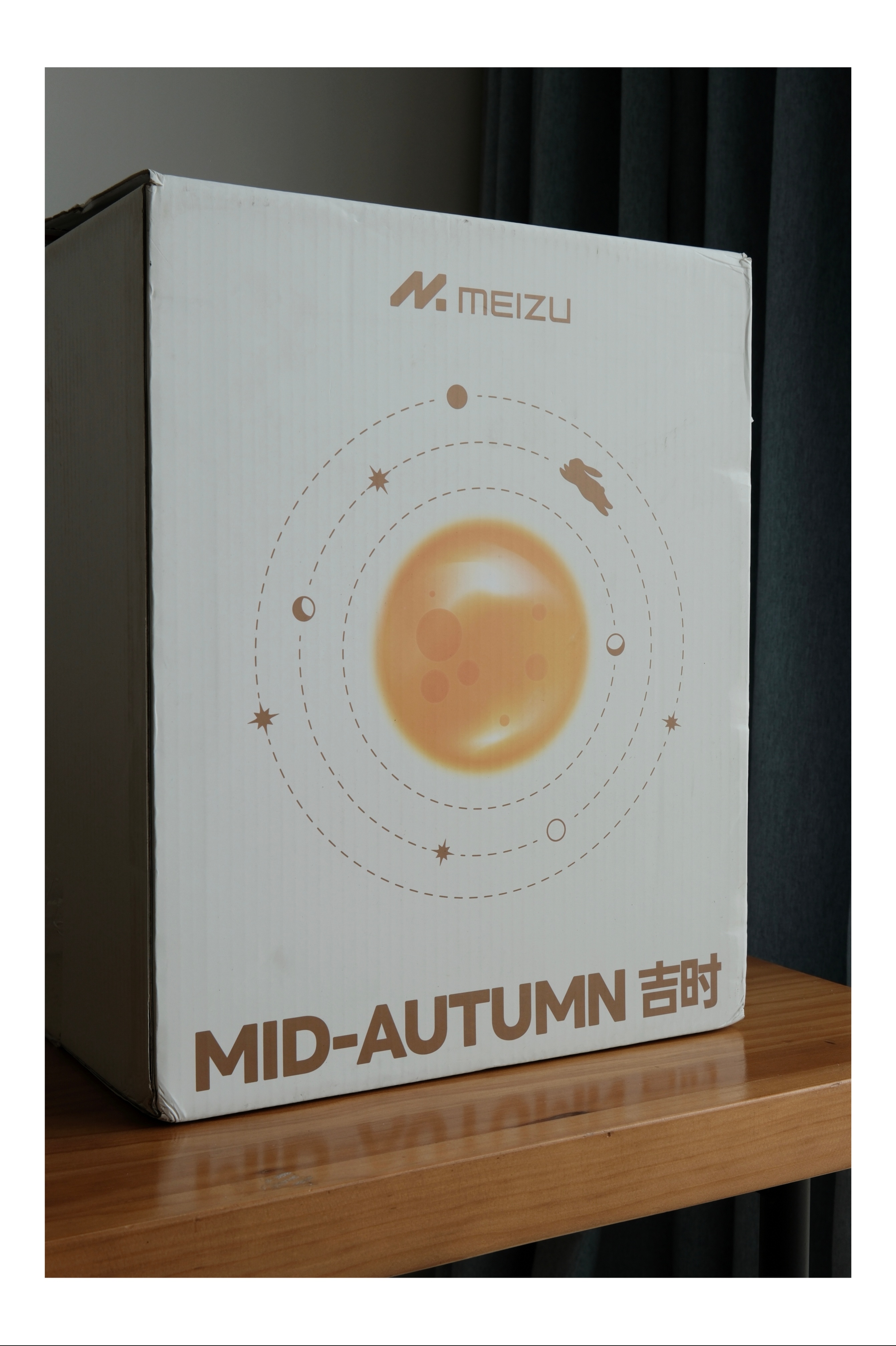 魅族寄来的中秋礼盒，好大一份，满满一大箱......一个和我家同款的围炉煮茶套装