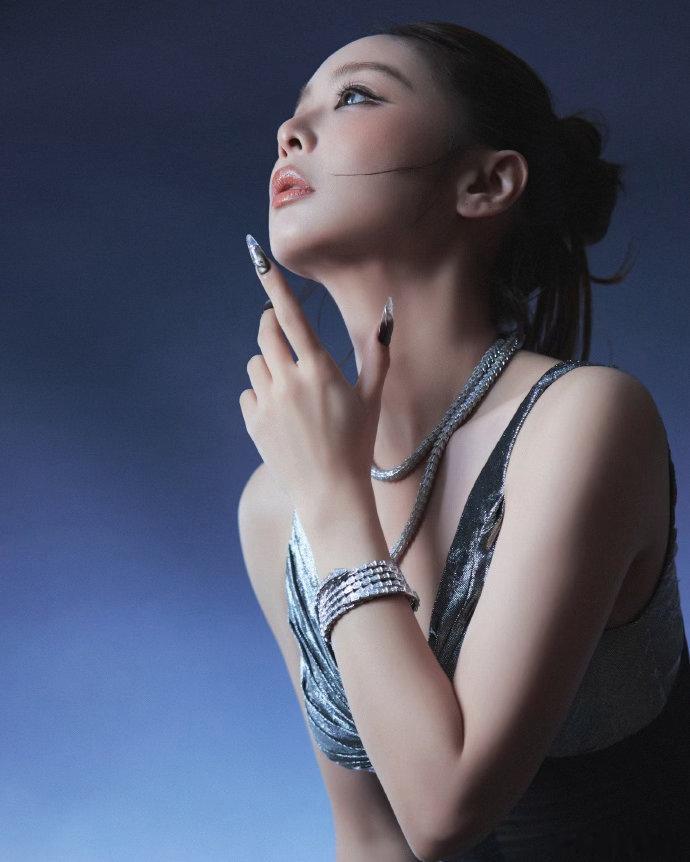 高叶在上影节红毯出片了高叶上影节红毯神图有了 上影节红毯刷下来，高叶这身是最让人