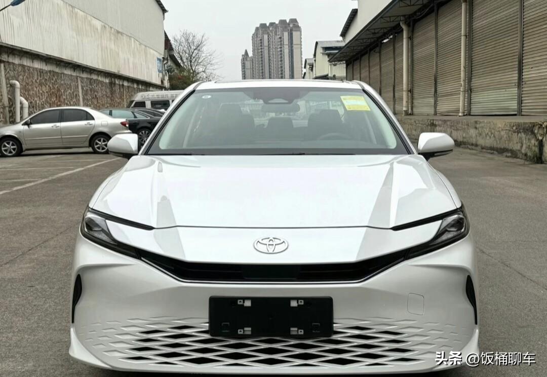 喜欢丰田凯美瑞纯油的小伙伴们，一直担心2.0+CVT的动力到底肉不肉？

如果说