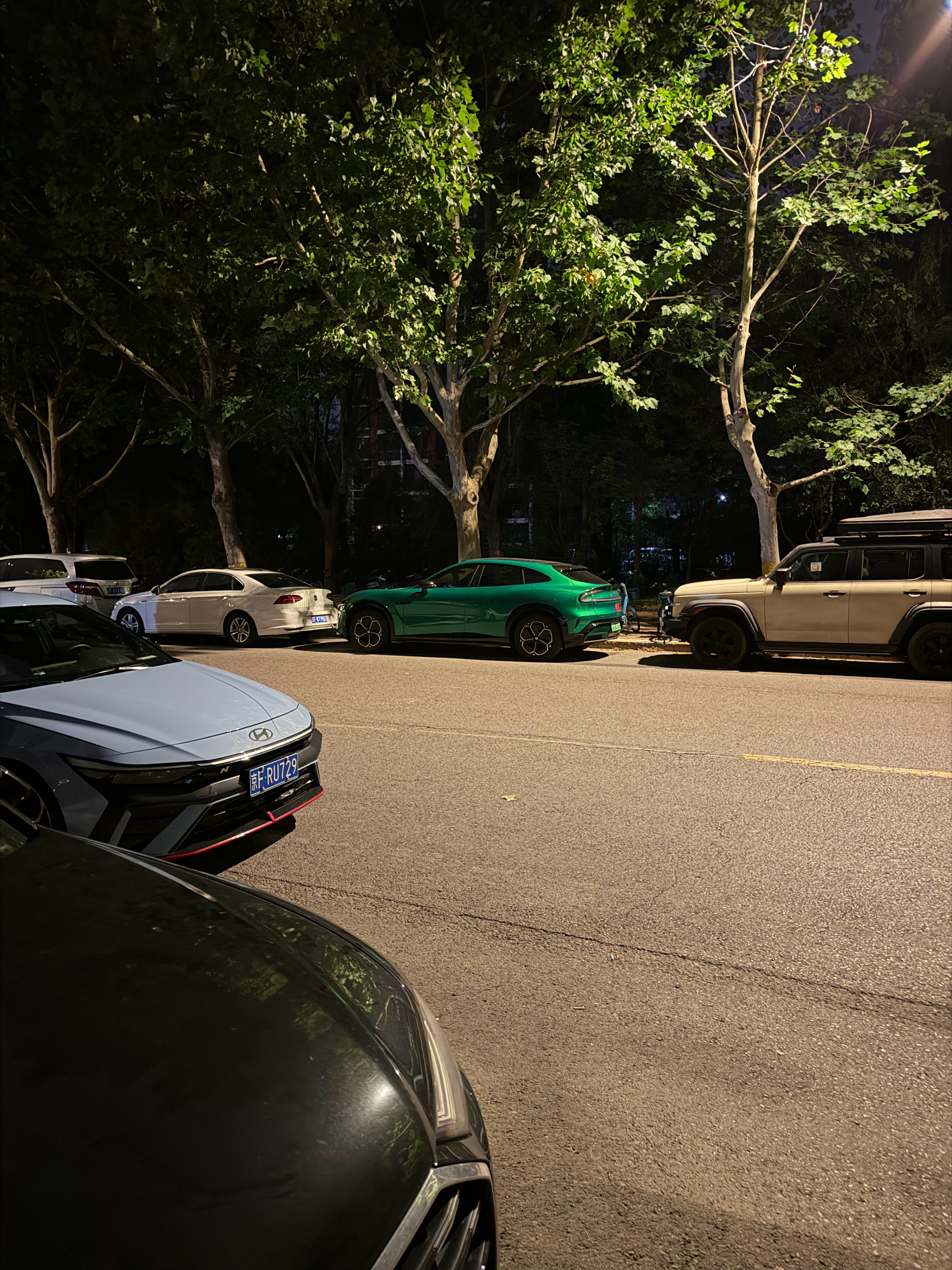 小米的车，车漆确实亮 