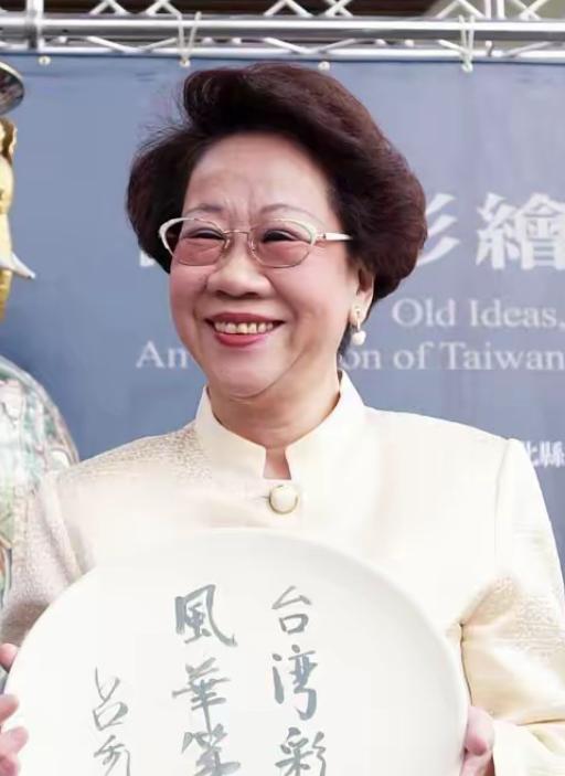 曾经的“台独”急先锋，如今竟高呼“台湾属于中国”！吕秀莲这记惊天大转弯，是彻底“