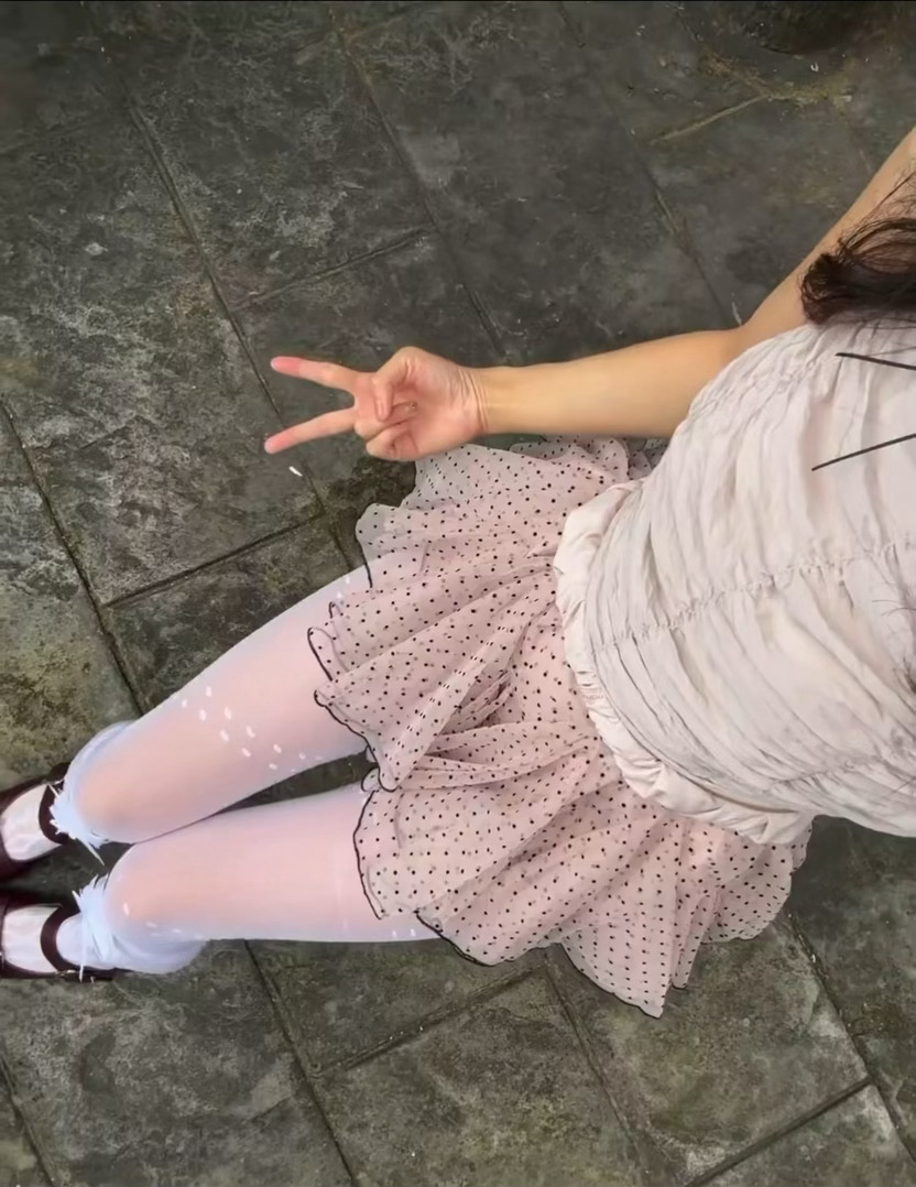 街边牵手的路人，会加重我想要见你的念头 
