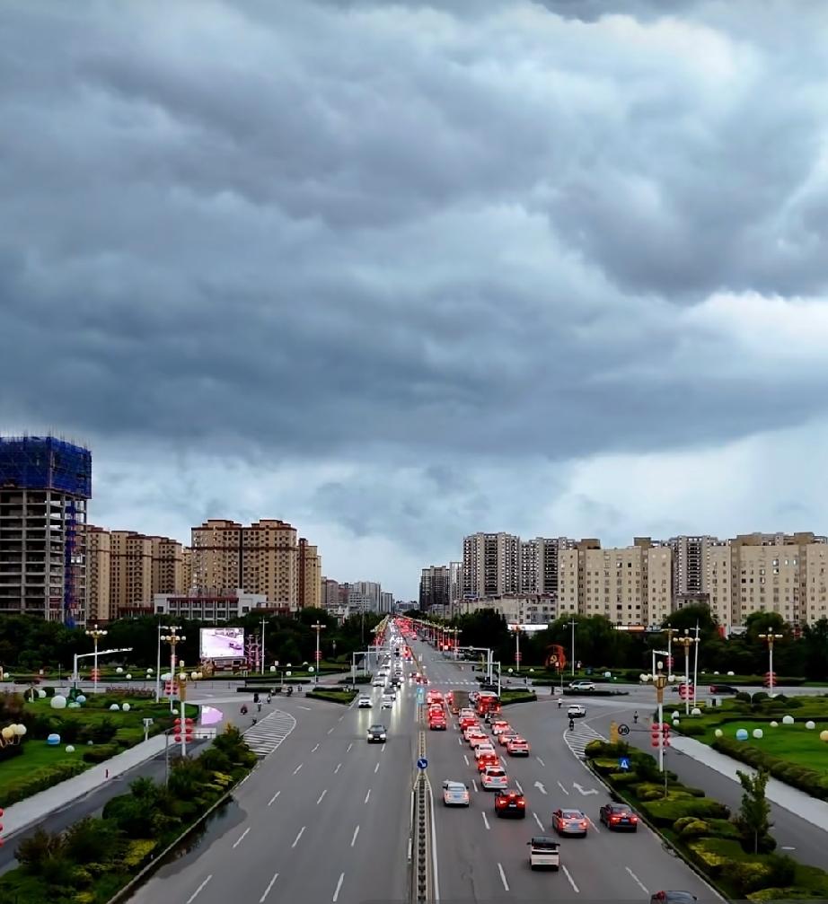 下大雨前的曹县城(北部)随拍
2026年7月28日下午5点左右