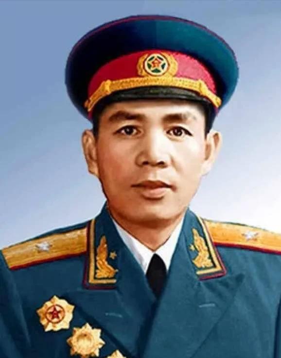 [太阳]1999年，丁盛将军逝世，上级规定不准称呼他为“同志”“老红军”“老八路
