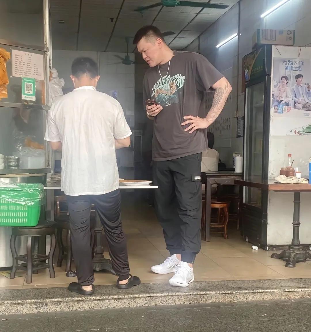 广东队新赛季完成多项交易，可喜的还是球员平均年龄23左右，CBA最年轻，让球迷看