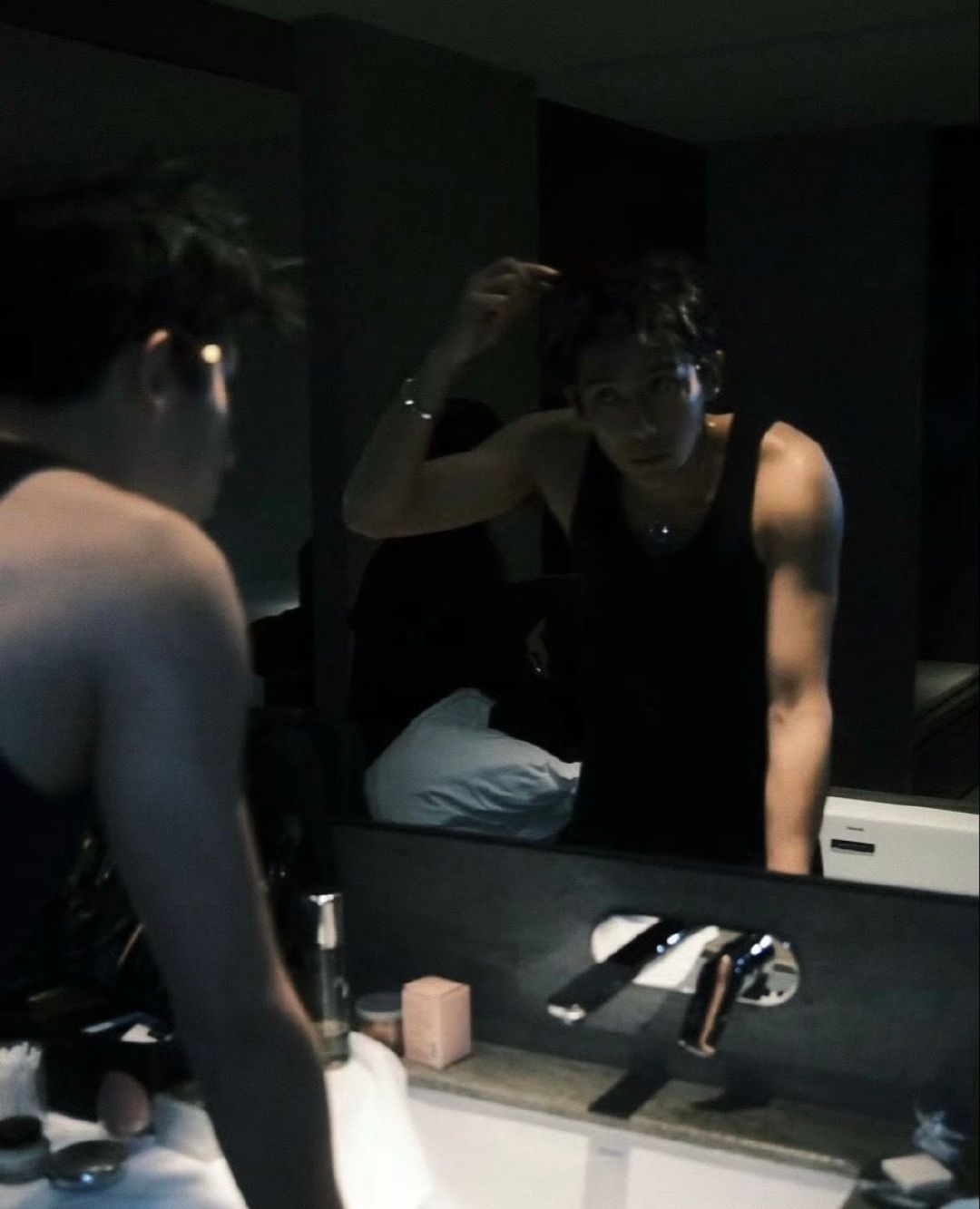 不知道王安宇的身材很曼妙 王安宇黄金侧脸 不知道王安宇的身材很曼妙，谁懂这个白色