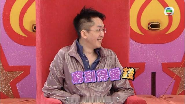 在香港娱乐圈，邓兆尊始终是个特立独行的存在。作为粤剧大师新马师曾（邓永祥）的儿子