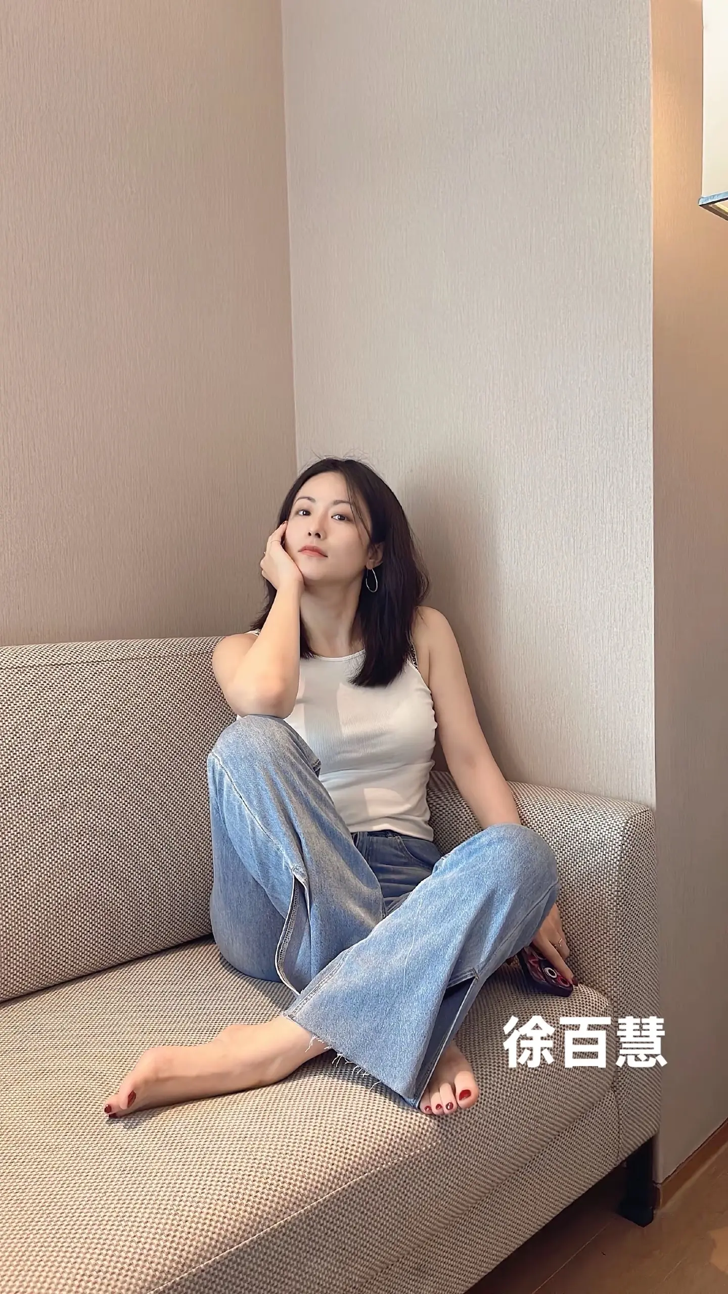 徐百慧，曾用名徐百卉，1983年8月3日出生于吉林省长春市，毕业于中央...