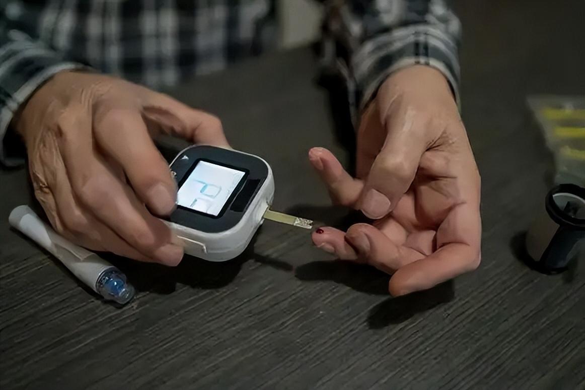 控糖秘诀：早晨1不要，中午3不做，晚上2不能！现在知道还不晚

血糖不稳这事，真