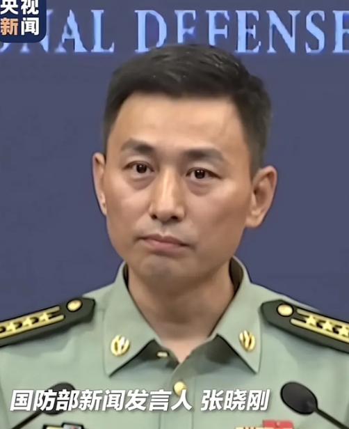 英国和美国这两个大国，居然毫无征兆地就发起了战争，还搞了两次严重空袭！就像平静的