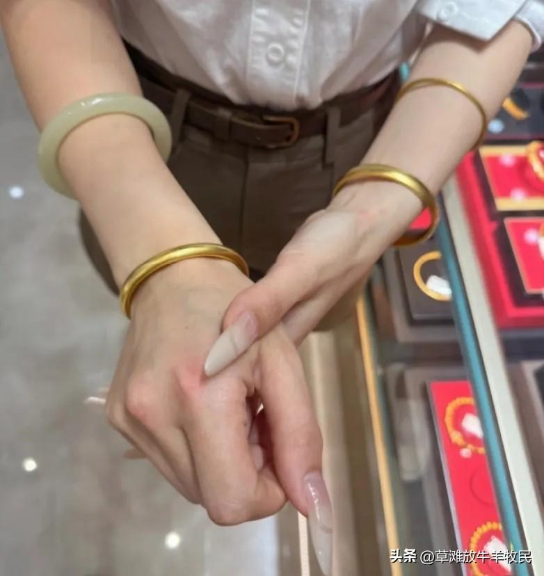 别再被骗了！3月28日金价根本没暴跌，570元买金镯全是坑
 
最近刷爆的“金价