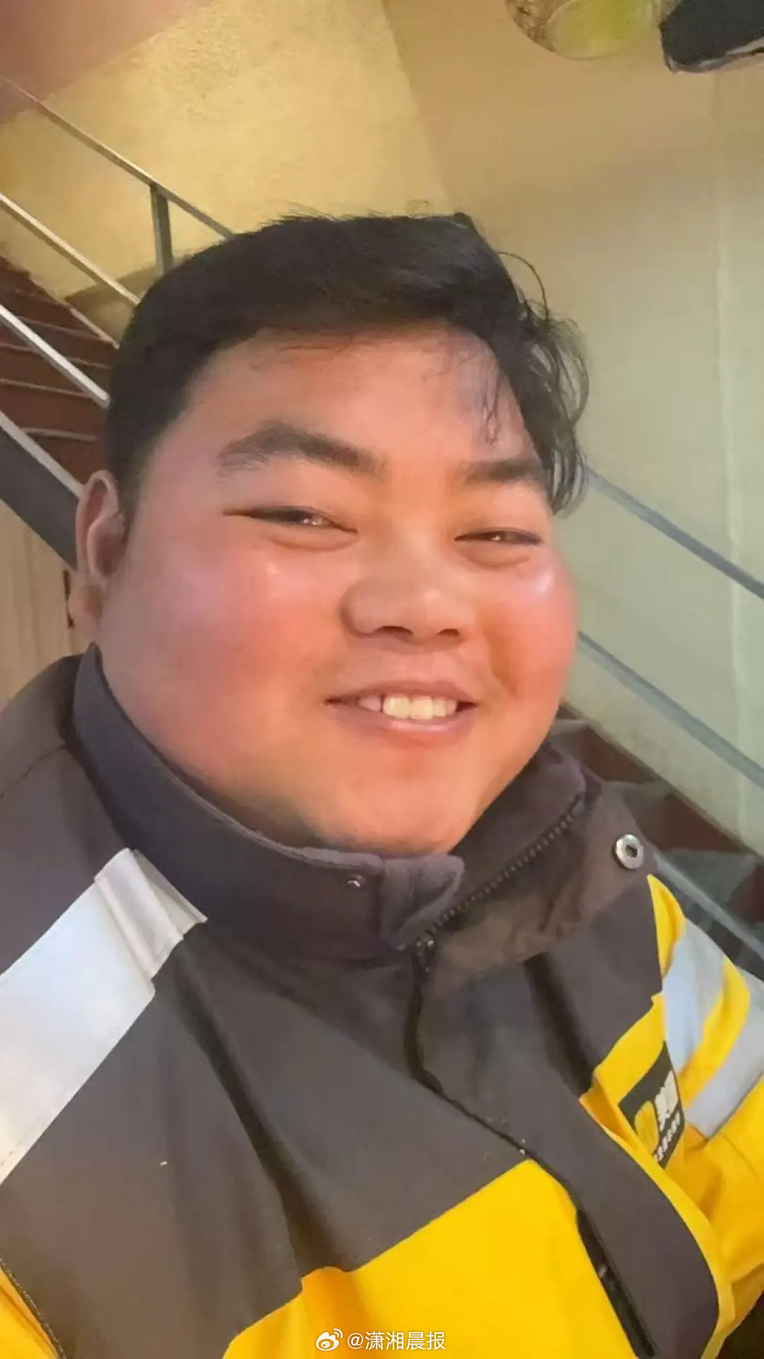 【#小镇唯一外卖员走红回应月入过万#，#小镇唯一外卖员称淡季月入七八千#：起初亏