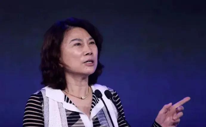 荷兰刚把碳化硅外延炉和DUV光刻机加进对华禁单，格力就转身把30台进口设备订单，