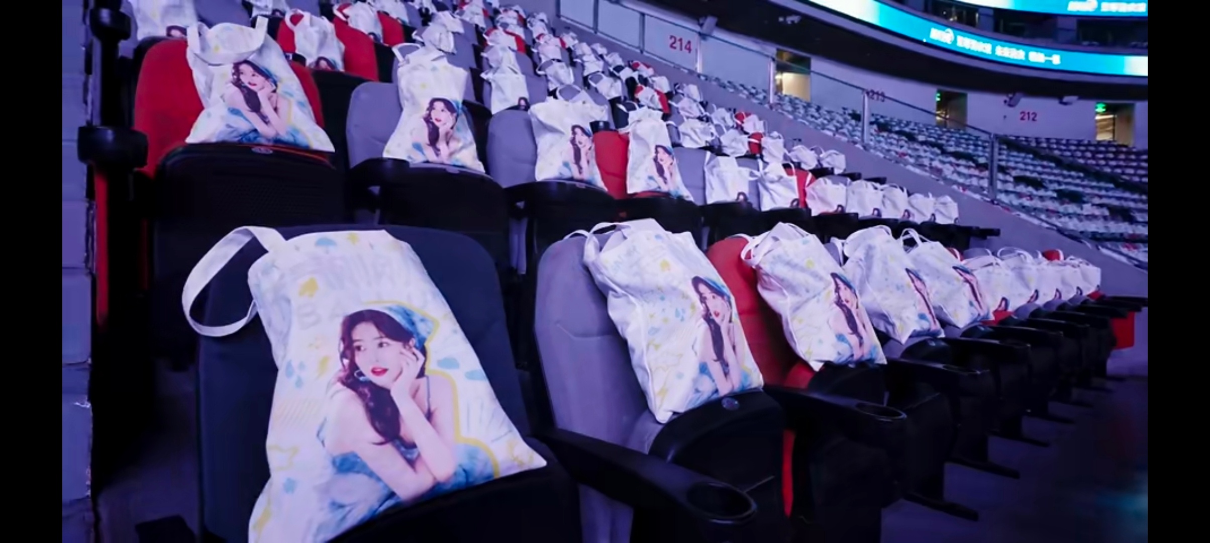 我要哭了 我承认白鹿你是天使😭白鹿演唱会妆造
