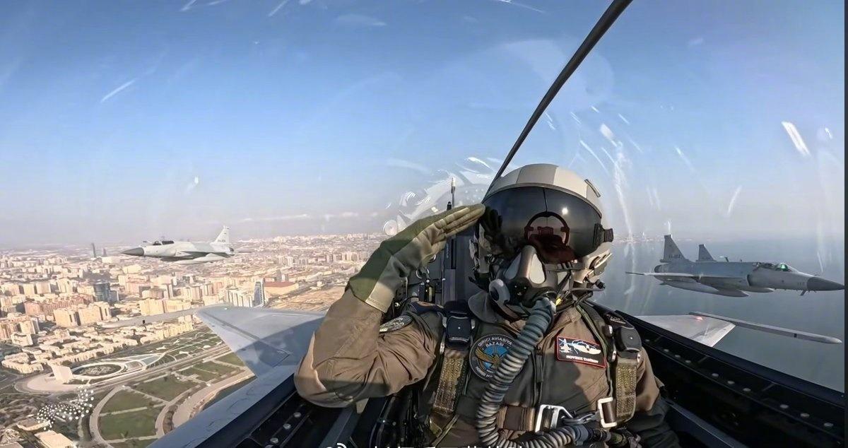 阿塞拜疆上空的枭龙战机飞行员。