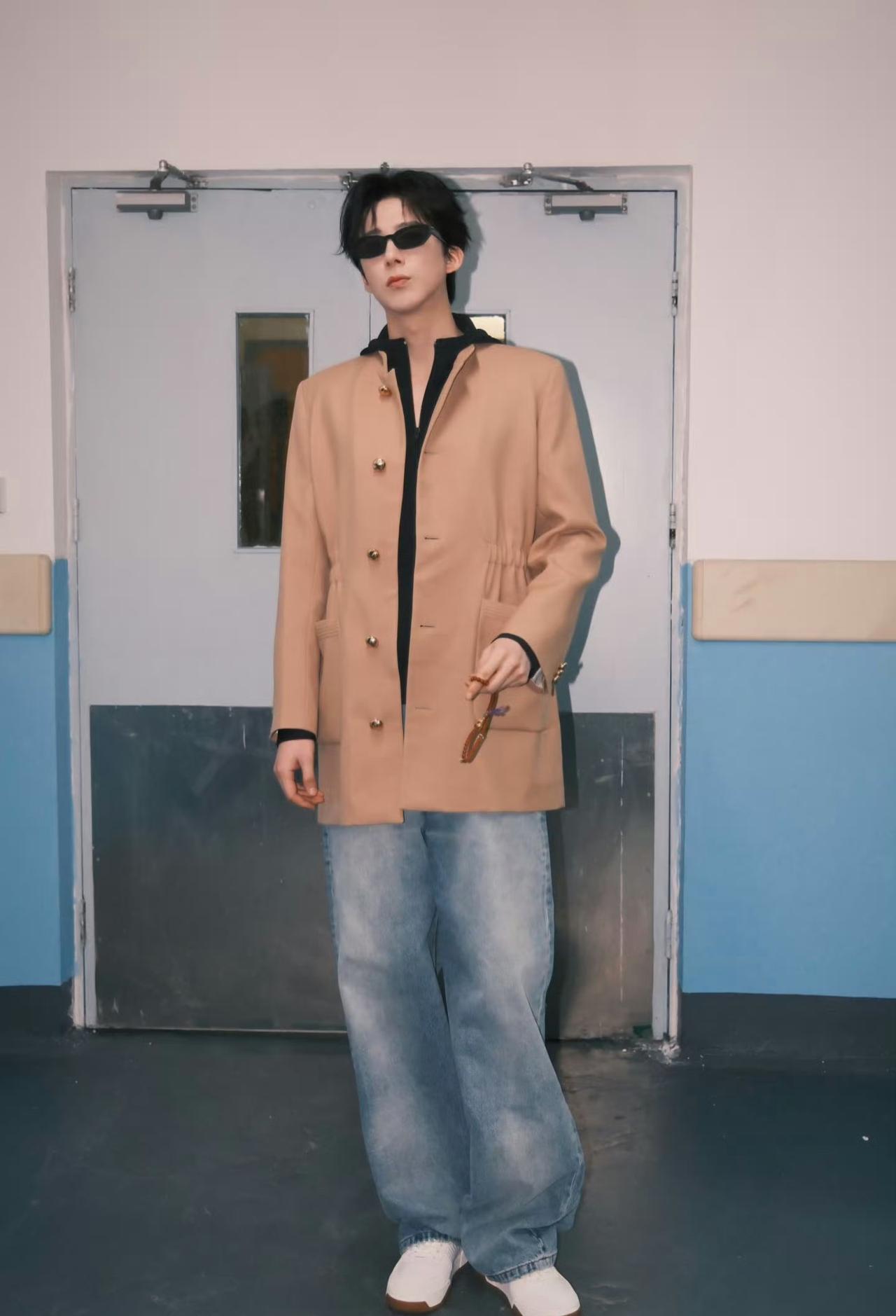 刘宇宁，这个35岁的全能艺人，真是让人又佩服又有点“看不懂”！明明唱跳演戏样样行