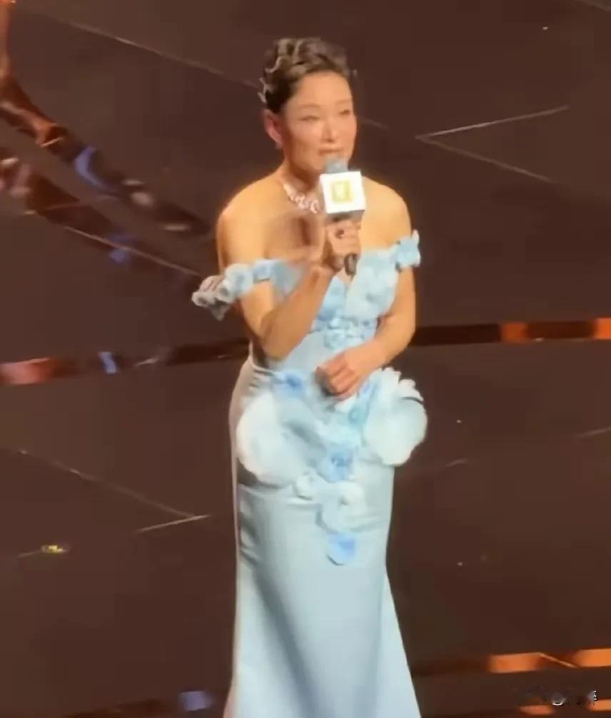 当初为了其心中神望的所谓自由远赴美国，并将生命中最珍贵、最美好的年华全都奉献给了