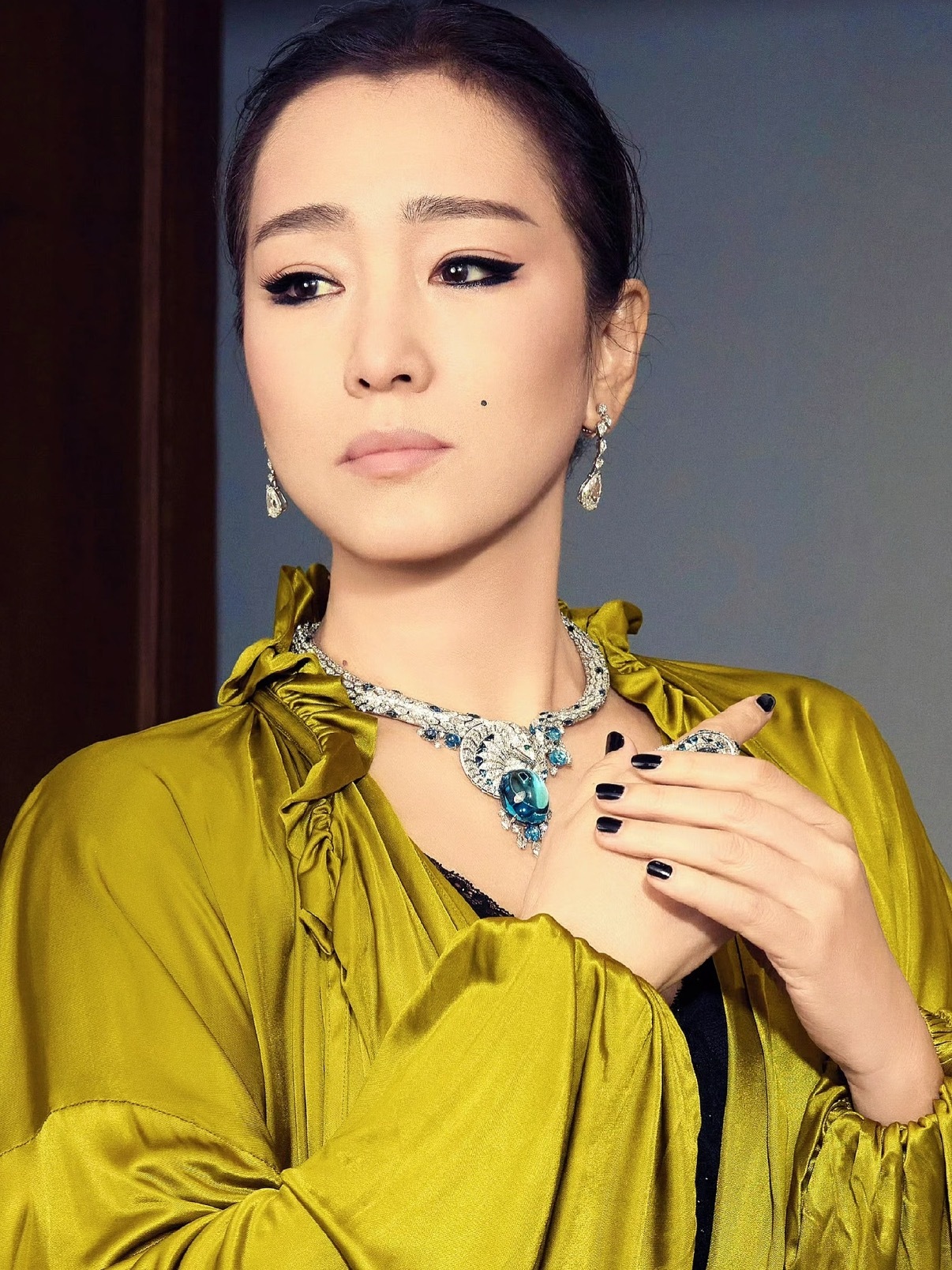 巩皇之所以是巩皇！这状态你说她已经60啦，不愧是常青树，单独冻龄 