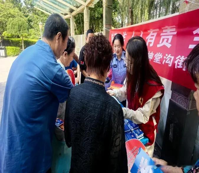 万柏林区神堂沟街道：反诈宣传进万家 守护平安不松懈

为守住群众钱袋子，筑牢基层