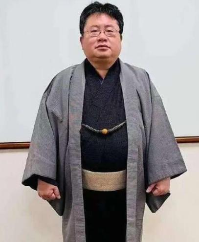 高市早苗疯狂反华，背后竟是两个中国败类在出谋划策？为高市早苗出谋划策的两个中国败