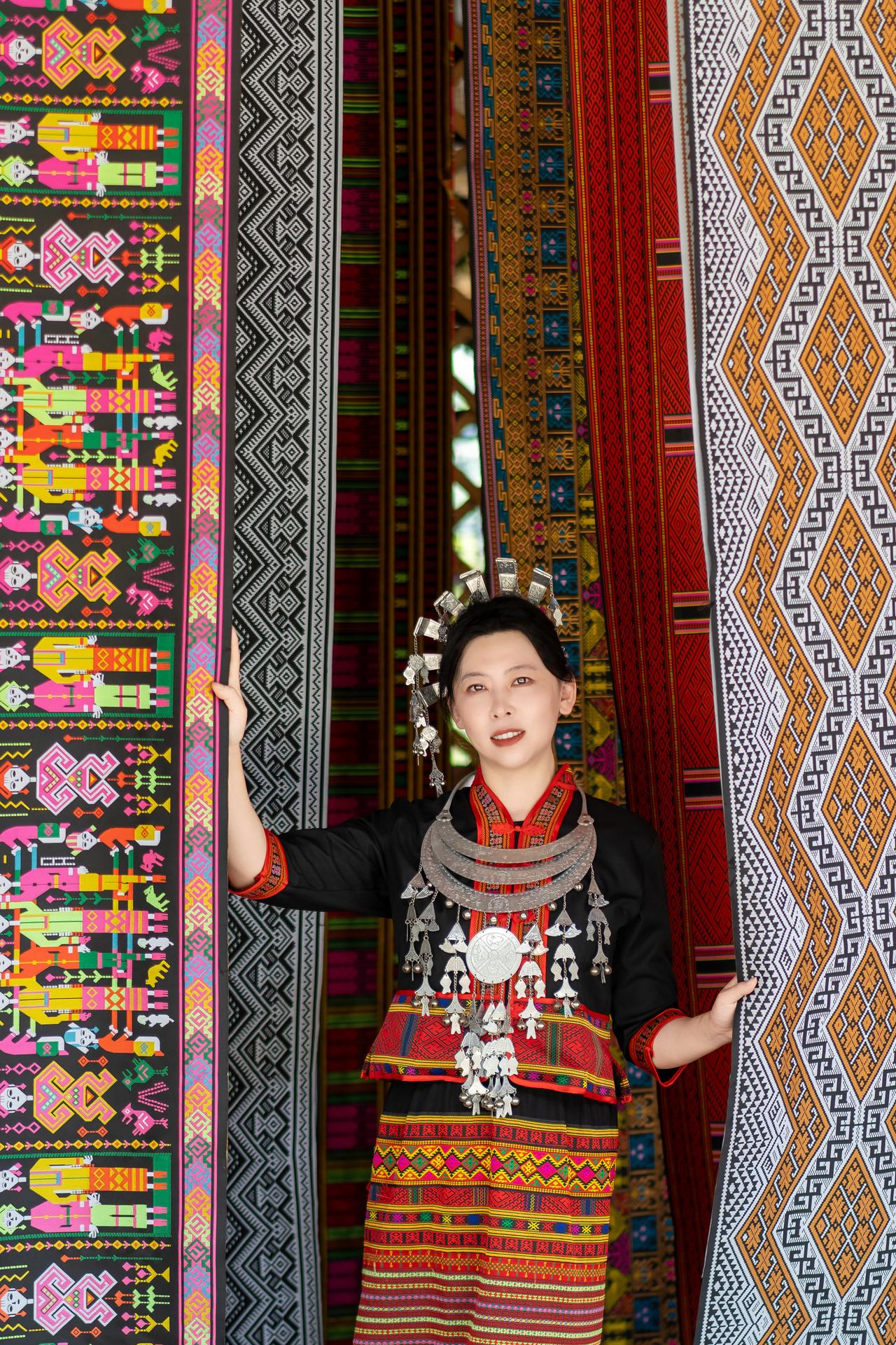 一直觉得国内民族民俗风情保护得最完好的景区，肯定有槟榔谷！
从三亚市区过来二十公