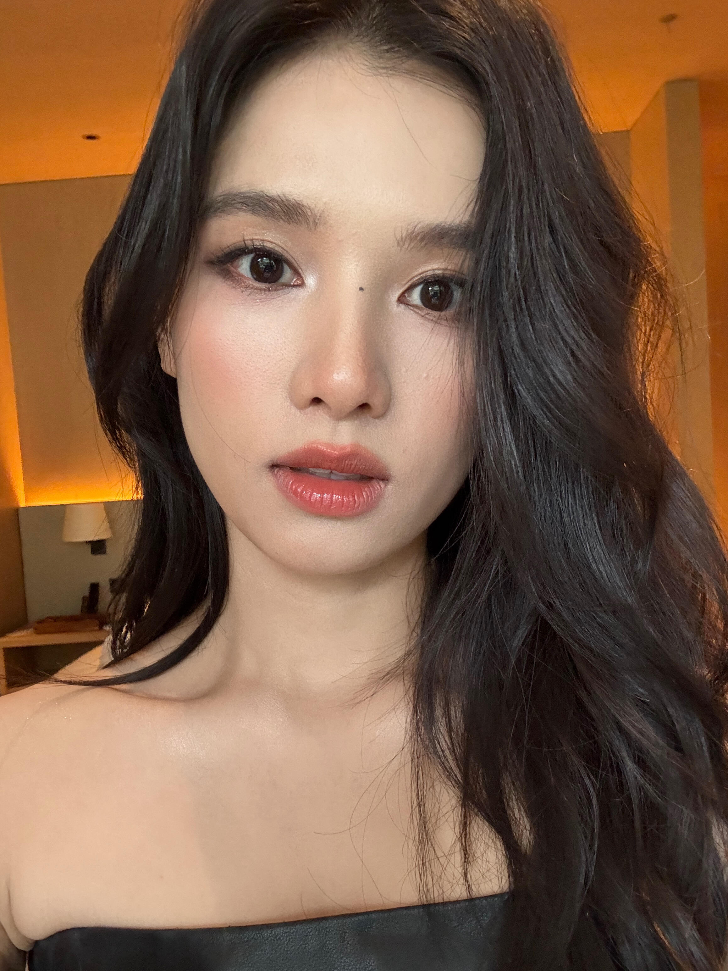张婧仪今日更新🖤🤎 翻出来的库存🤳 原相机女神 ​​​