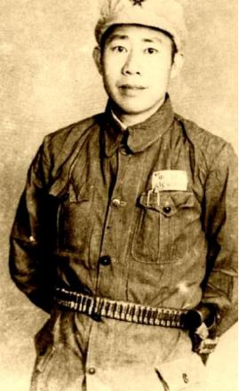 1950年深冬，朝鲜战场的严寒与战火一同压向刚刚入朝的志愿军，一场看似违纪的军火