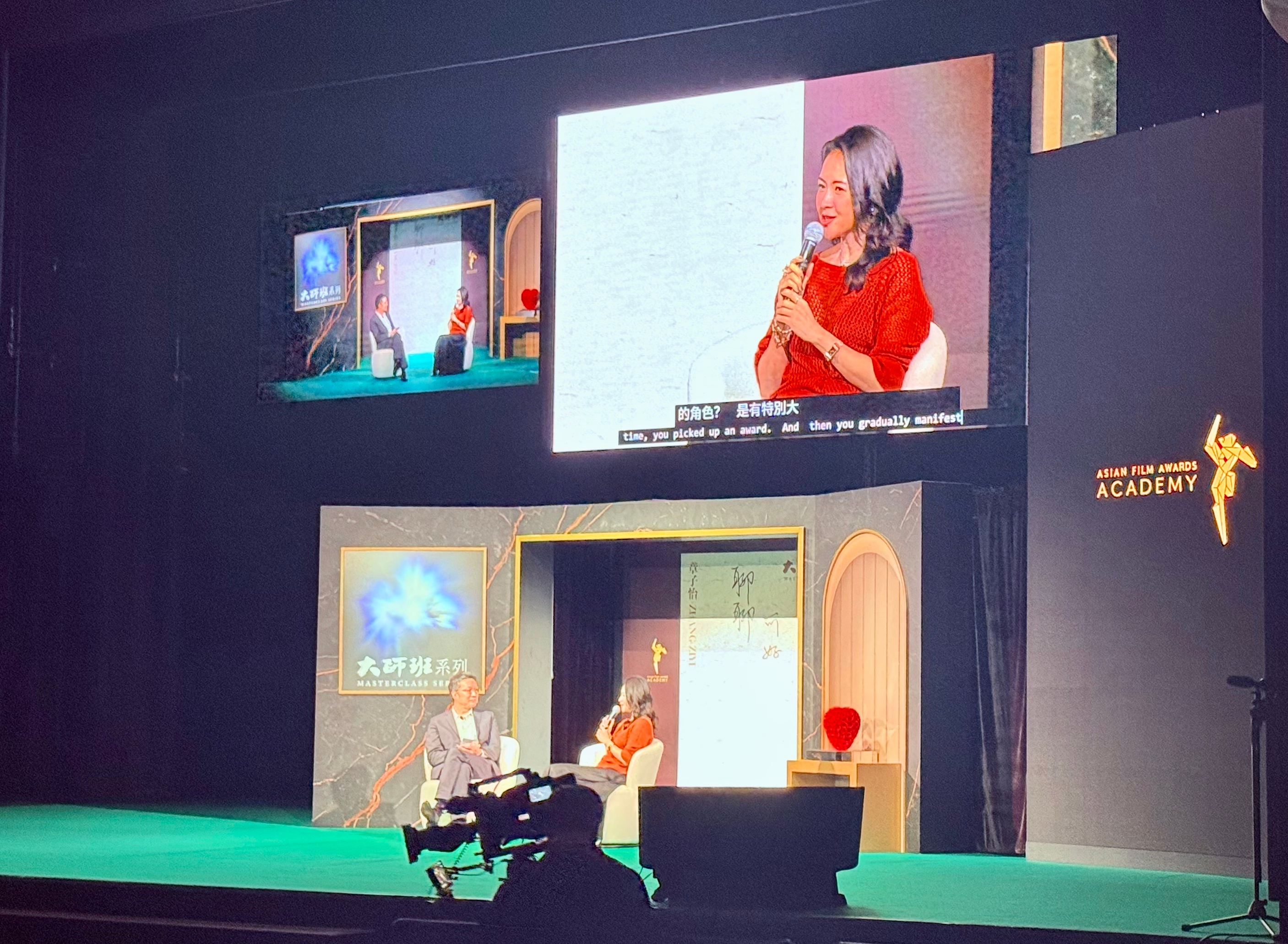 【章子怡想尝试现实主义题材角色】 知名影星章子怡15日第19届亚洲电影大奖活动交