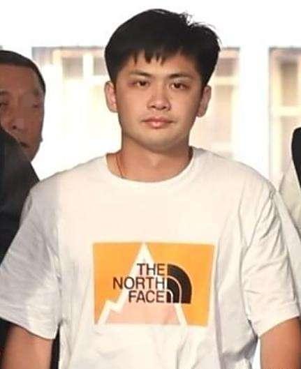 关于江祖平被性侵一案，涉事男子龚益霆的被捕与保释过程引发了广泛的社会关注。202