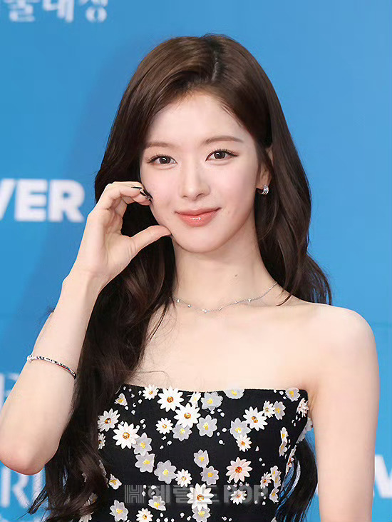 一种独属于小窄脸的美✨ ​​​