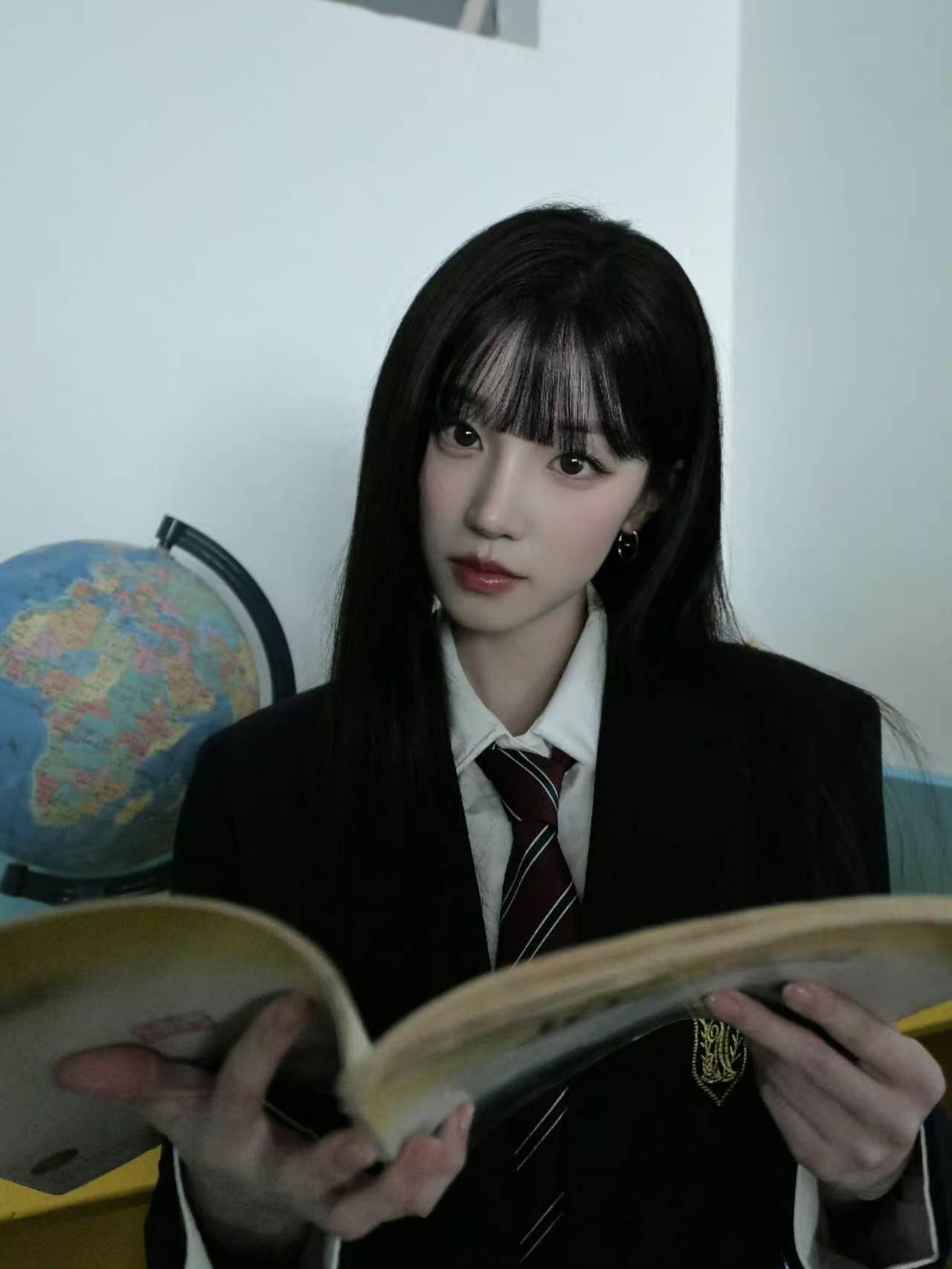 宋雨琦放学学姐既视感温柔学姐的气质真的与生俱来，简简单单的一身校服，就穿出了名校