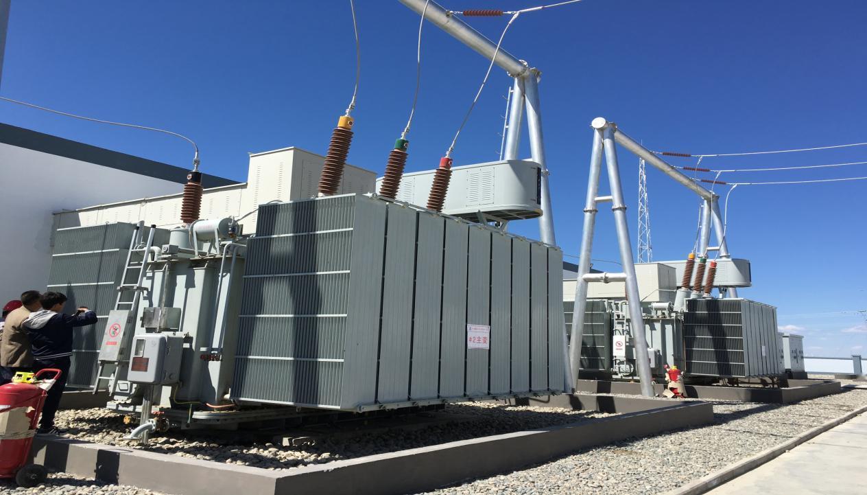 马斯克神预言！
全球抢疯的不是芯片，
是中国 20 万一台的 “电疙瘩”。

去