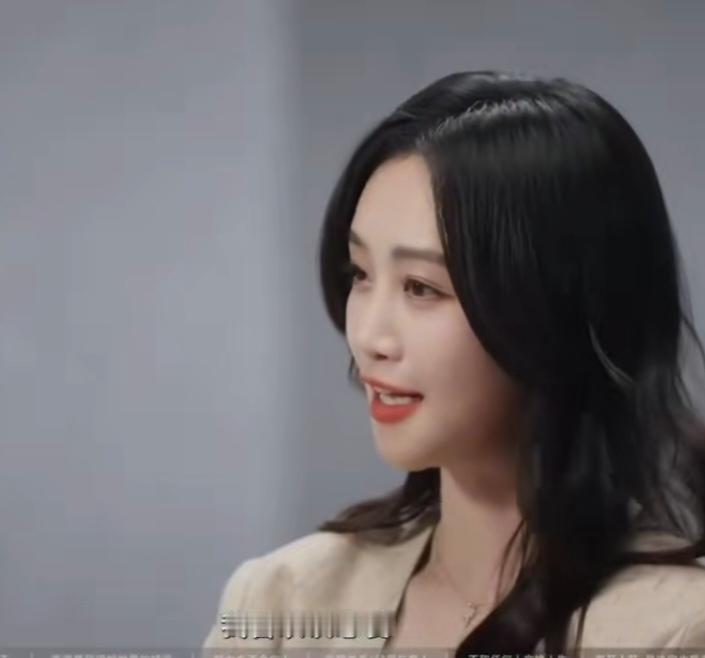 蓝盈莹:“我喜欢谈恋爱，我喜欢爱情，现在离婚率非常高，我对爱情希望有永远的爱情，