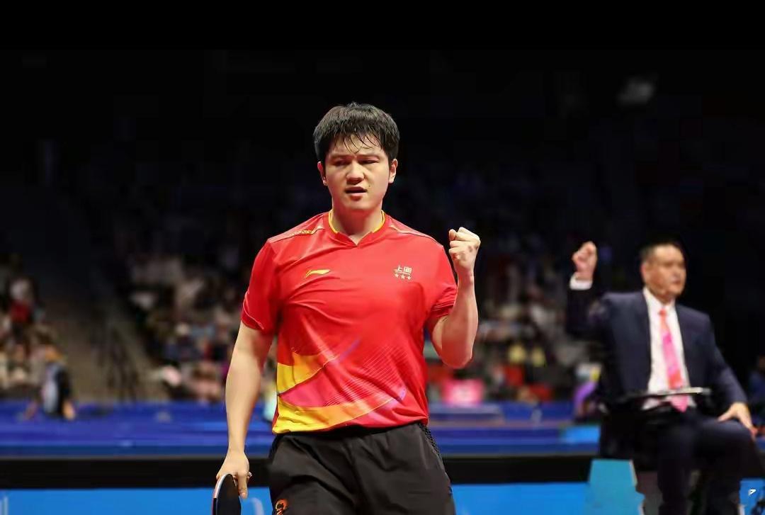 樊振东再获上海记大功奖励 成集三重殊荣的体育标杆 2025年12月8日，国乒名将