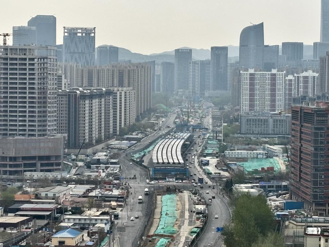 济南凤凰路高架（银丰玖玺城-凤凰路壹号院段）建设现状！图片由楼友“怪兽”提供。