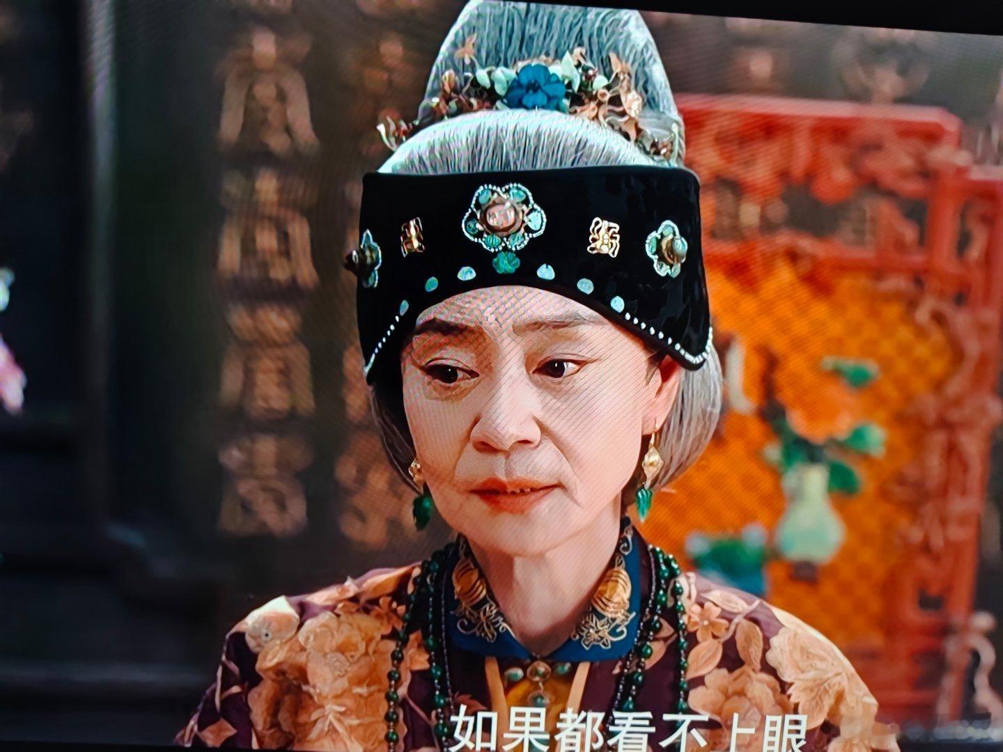 刘雪华瘦成了王媛可，都快认不出本尊了。本来是顺理成章演老太君，被于正团队这一通画