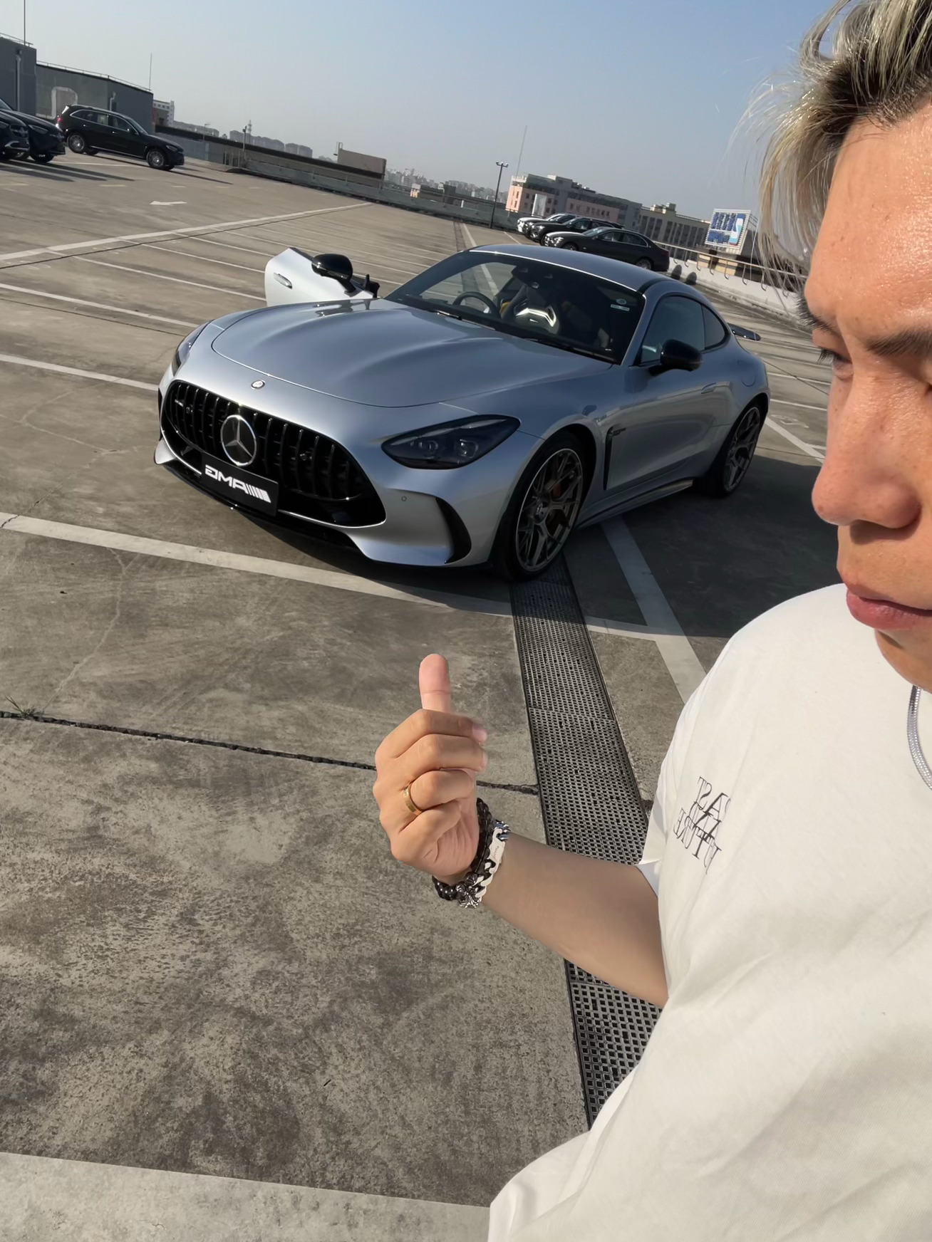 今日拍摄[老师好]New AMG GT63 S E-Performance当你买