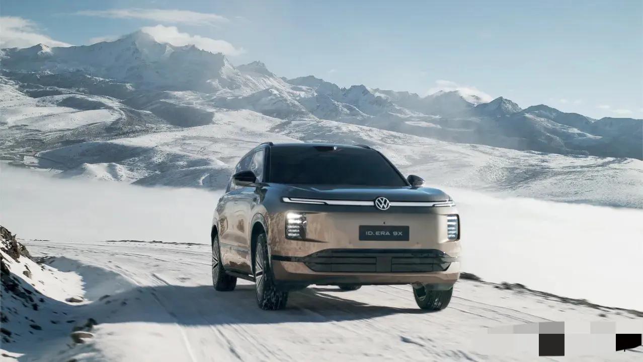 9X内饰采用2+2+2座椅布局，乘座舒适，标配零重力座椅，配合多屏交互与静谧座舱