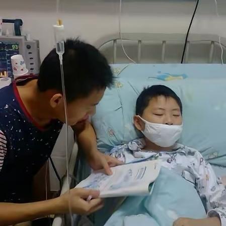 12岁，本该是在操场上肆意奔跑、在课堂上开怀大笑的年纪，可郑州有个男孩却被命运狠