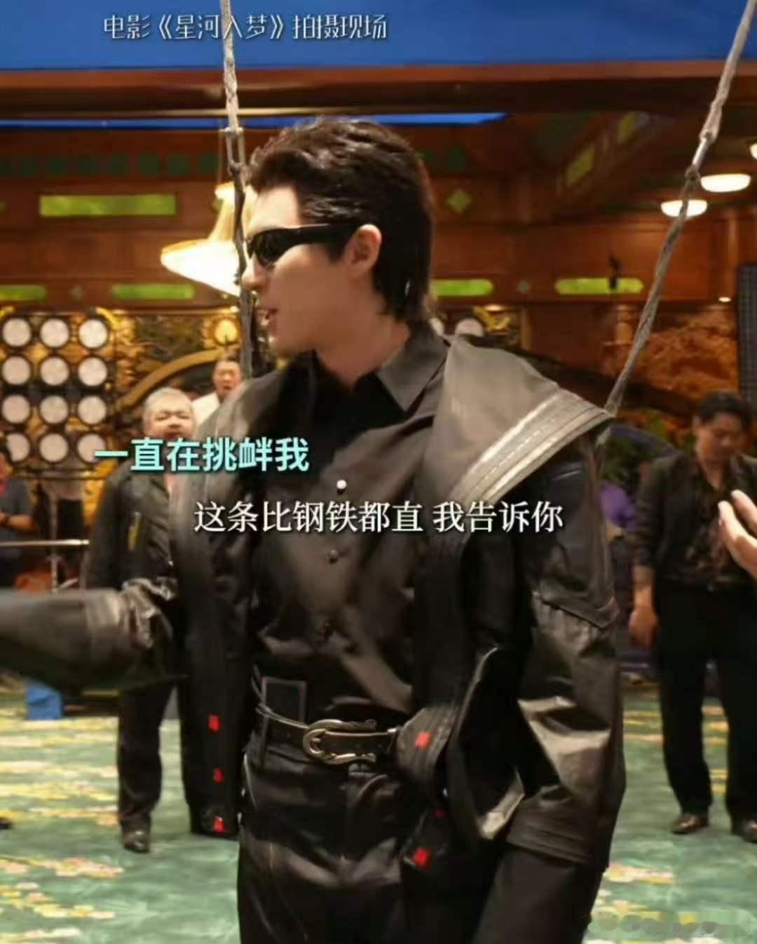 有王鹤棣过年都不用买擀面杖了 王鹤棣：我负责演，你们负责笑～倒吊威亚直挺挺的，说