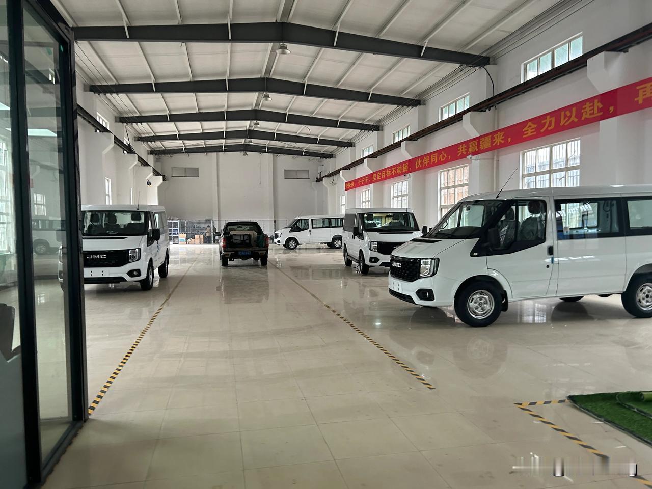 #今年春节有什么计划#搞房车#啥子不多车多# #车房那些事儿# #多一台车# #