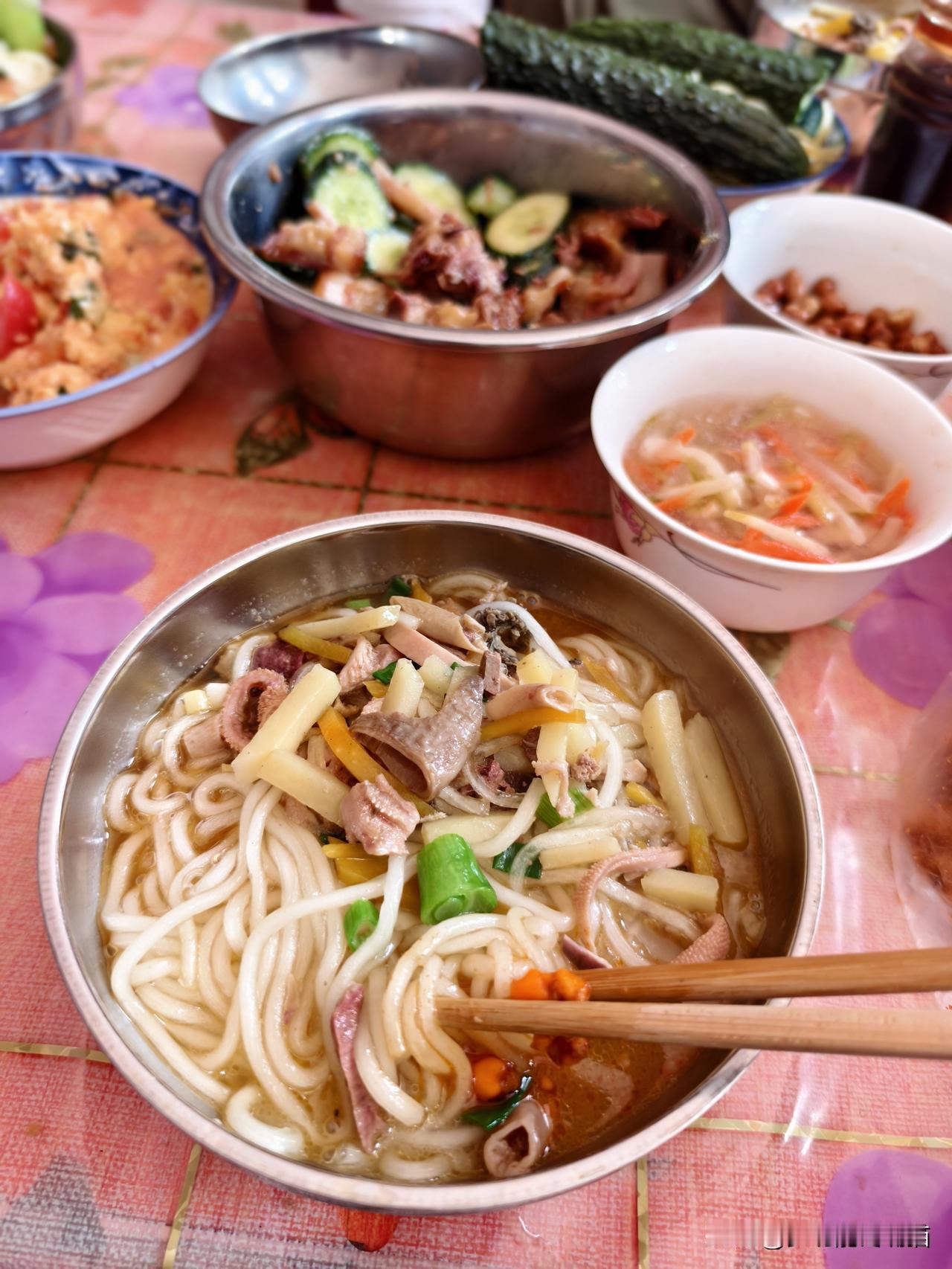 春日生活打卡季 山西偏关人好像特别喜欢吃羊肉系列美食吧！就像猫姐这种嘴特别馋的，